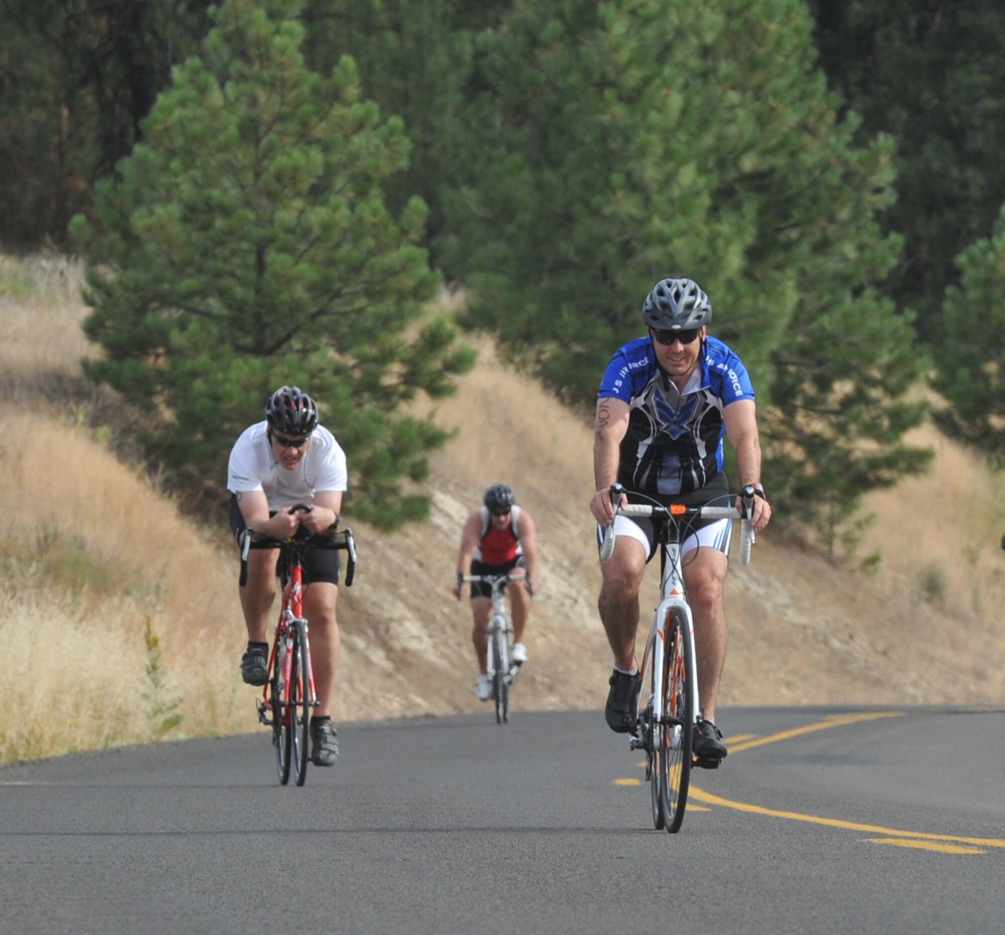 Fairchild athletes compete in triathlon > Fairchild Air Force Base
