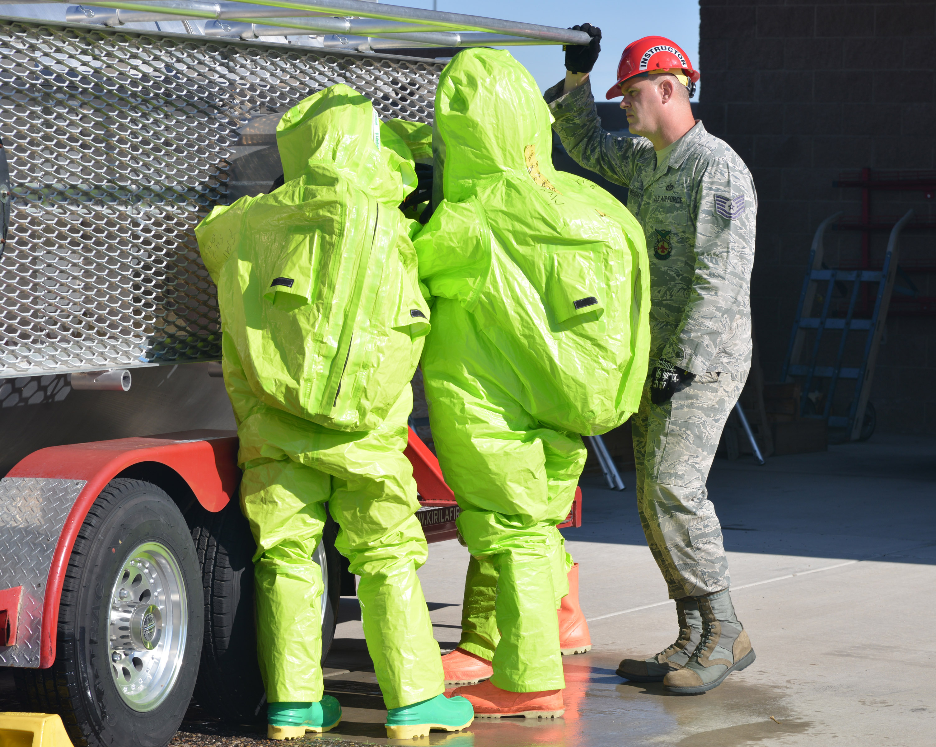 Firefighters Train To Contain Hazardous Materials Kirtland Air Force Base Article Display