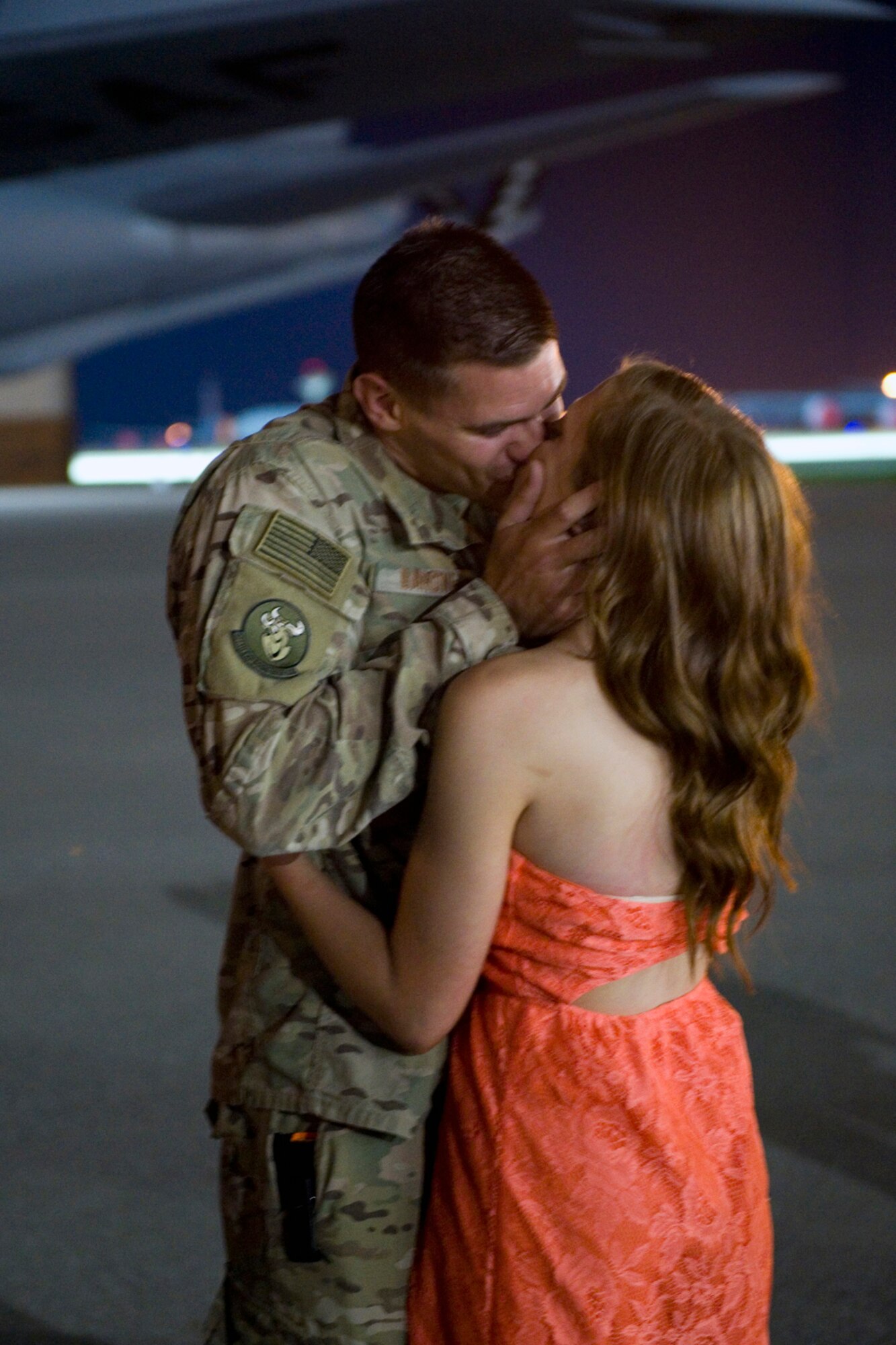 Staff Sgt. Alex Barone, 434th Civil Engineer Squadron heavy equipment journeyman, kisses his girlfriend, Stephanie Christopher, upon return to Grissom Air Reserve Base, Ind., July 22, 2015. Barone and 18 others from 434th CES members returned from a 180-day deployment to Southwest Asia. (U.S. Air Force photo/Tech. Sgt. Benjamin Mota)
