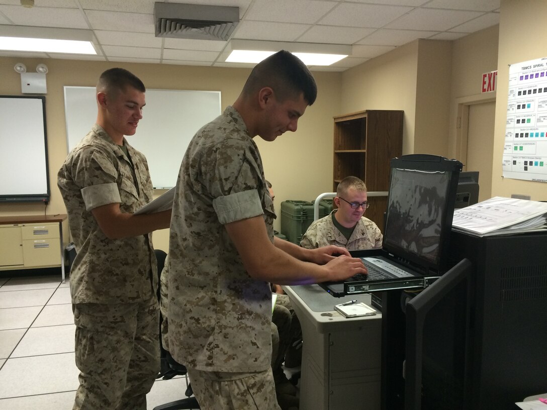 Students of the Tactical Data Systems Administrator Course are installing ESXi software