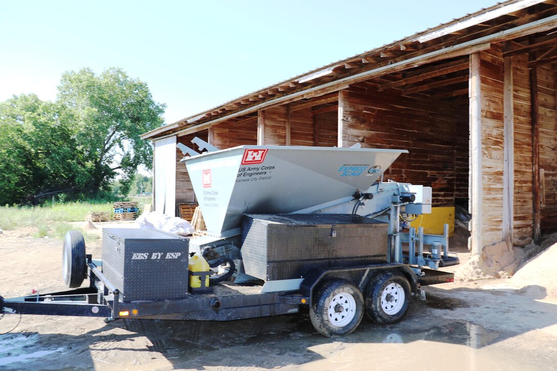 The hydraulic sandbag filler was loaned to Tulsa District Communities in Grove, Oklahoma, Durant, Texas and Wagoner, Oklahoma. Wagoner was able to build 500 sandbags in 50 minutes with the machine, and will serve as the distribution center for sandbags.