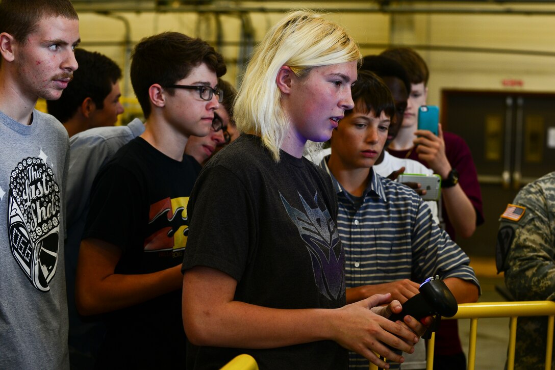 High school students from the local area participate in a mission orientation day at Fort Eustis, Va., May 29, 2015. The students were able to see how U.S. Air Force Airmen and U.S. Army Soldiers enable and accomplish missions in a joint capacity during the orientation. (U.S. Air Force photo by Senior Airman Kimberly Nagle/Released)  