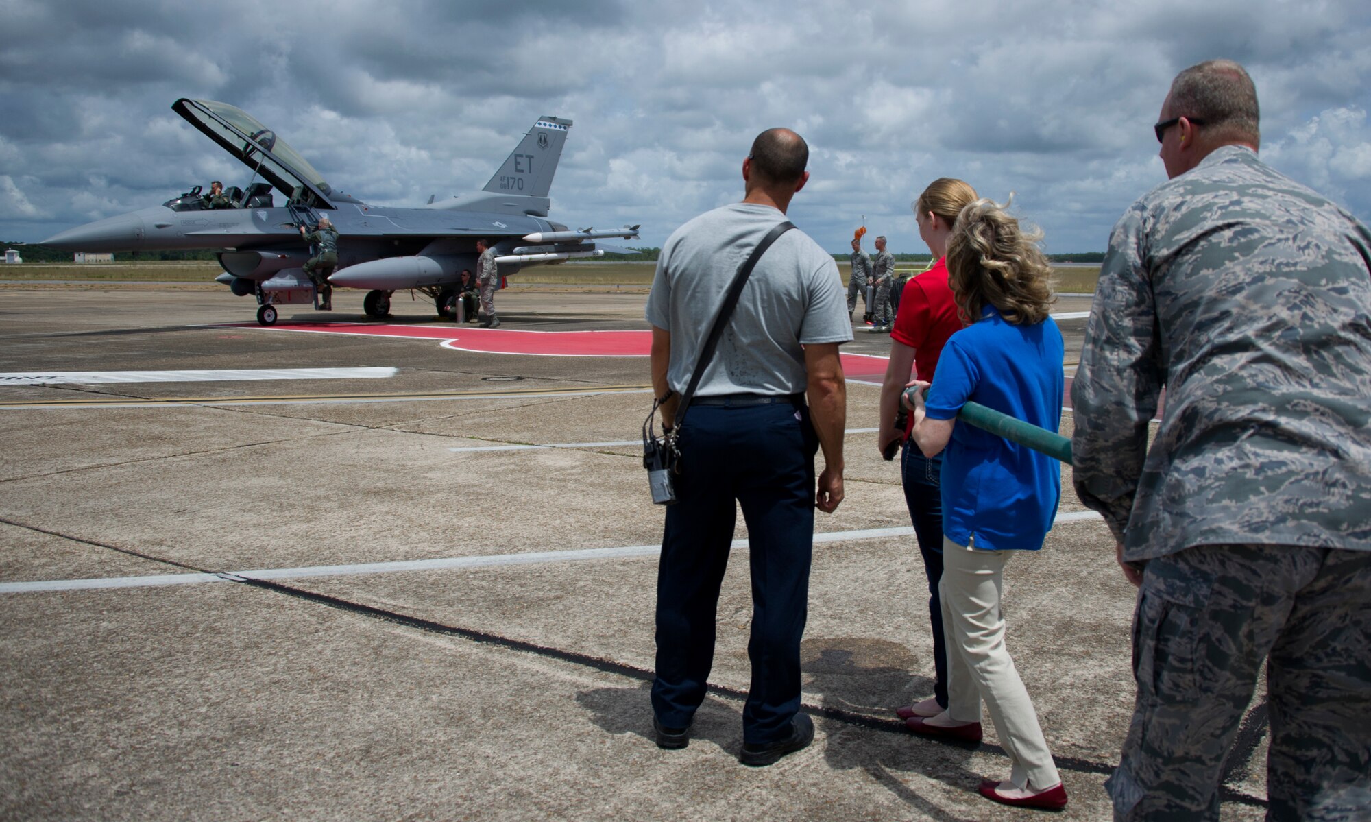 Brig. Gen. David Harris, 96th Test Wing commander, climbs down from an F-16 Fighting Falcon from the 40th Flight Test Squadron, after his fini flight May 27th at Eglin Air Force Base, Fla. The fini flight is a ceremony that symbolizes a members final flight in the unit and/or base.  Harris leaves Eglin June 4 to take command of the Air Force Test Center.  (U.S. Air Force photo/Senior Airman Brandi Hansen)