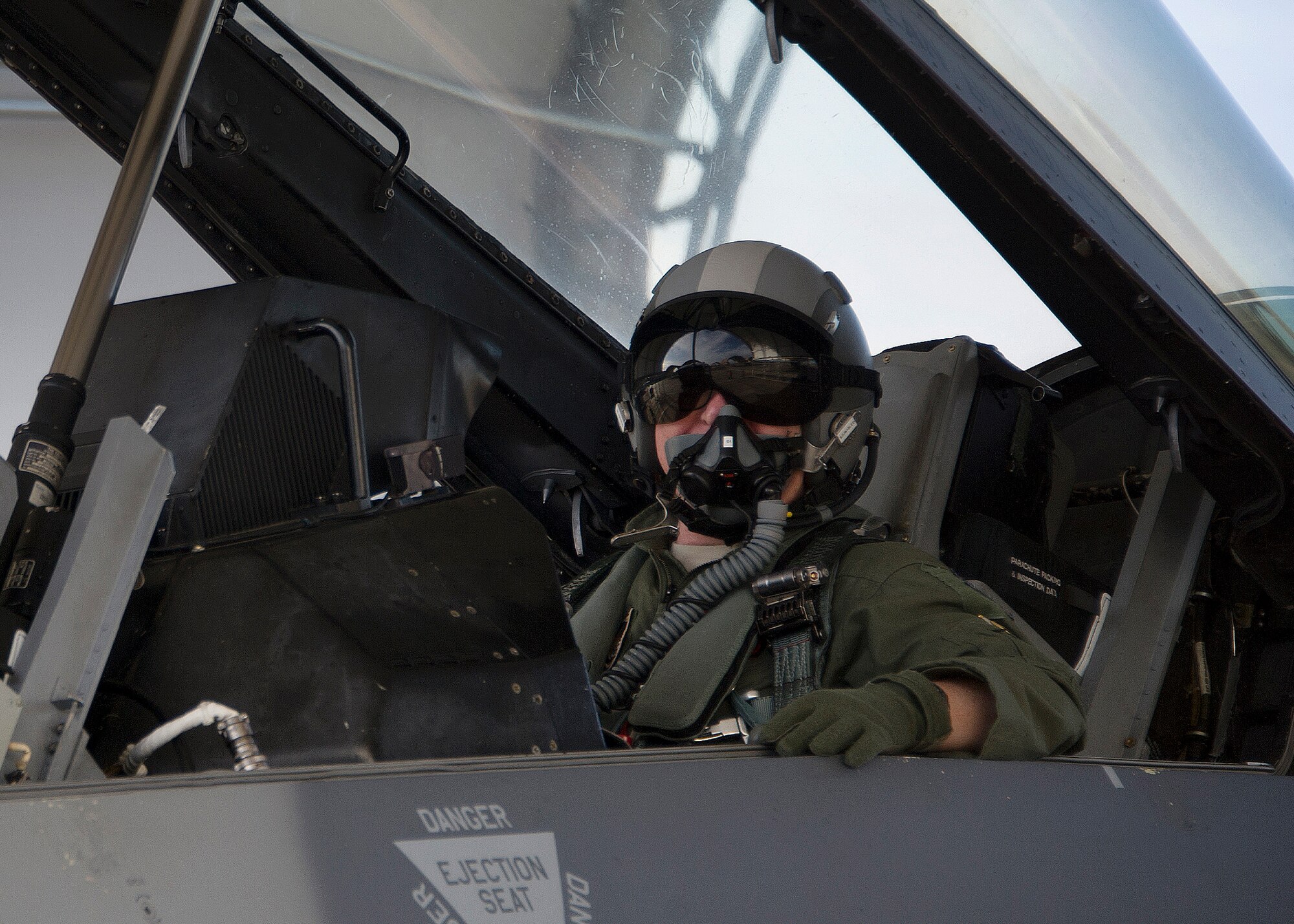 Brig. Gen. David Harris, 96th Test Wing commander, sits in the back seat of an F-16 Fighting Falcon from the 40th Flight Test Squadron, prior to his fini flight May 27th at Eglin Air Force Base, Fla. The fini flight is a ceremony that symbolizes a members final flight in the unit and/or base.  Harris leaves Eglin June 4 to take command of the Air Force Test Center.  (U.S. Air Force photo/Senior Airman Brandi Hansen)