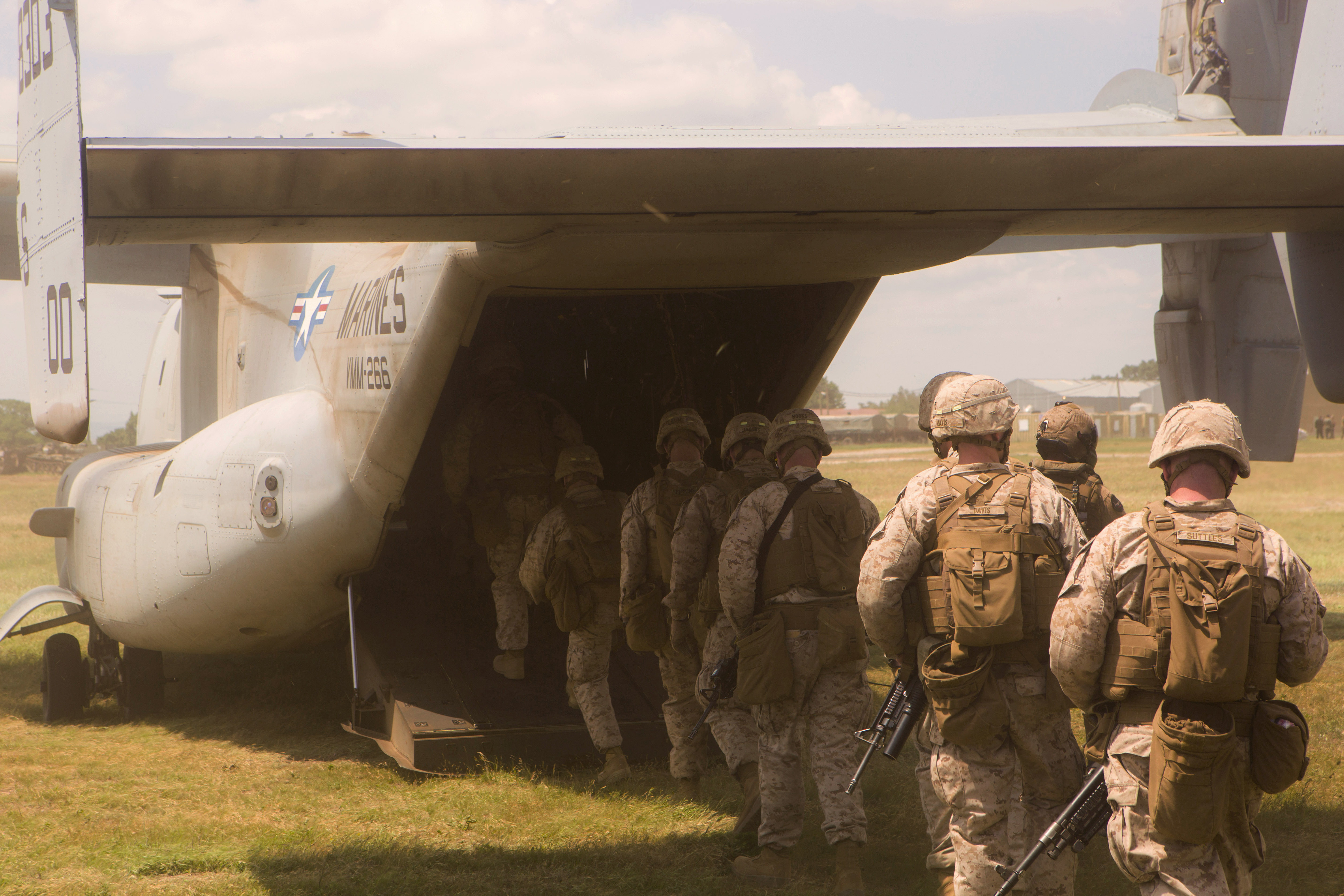 U S Marines Board A Mv 22b Osprey Tilt Rotor Aircraft To Support
