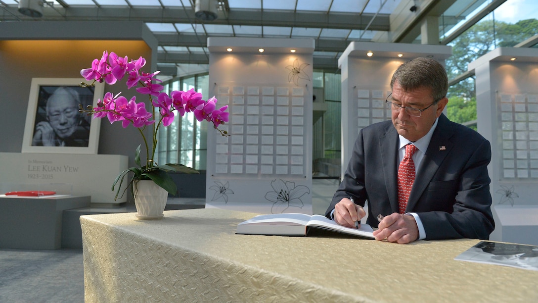 Secretary of Defense Ash Carter signs the guestbook of the National Museum of Singapore's Lee Kuan Yew Exhibit in Singapore, May 29, 2015.