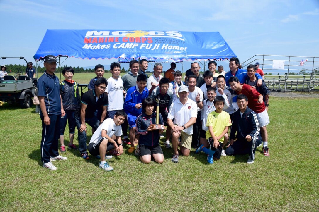 Col Fullwood, CO CATC Camp Fuji, with the winning team from JGSDF Fuji Schools