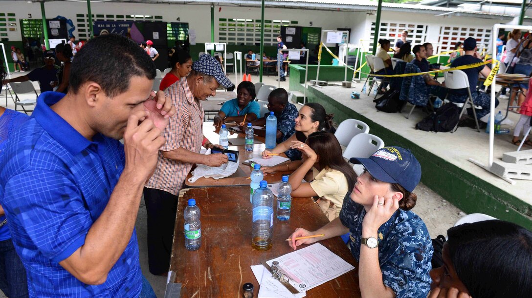 U.S. Navy Lt. j.g. Taylor Pince registers a patient at a Continuing Promise medical site at Centro Educativo Dr. Augusto Samuel Boyd in Colon, Panama, June 2, 2015. Pince is assigned to Naval Medical Center Portsmouth in Portsmouth, Va.