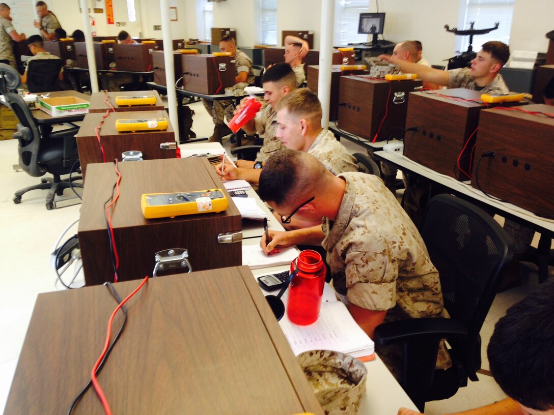 Marines from BEEEST 7-15 learn about DC theory.