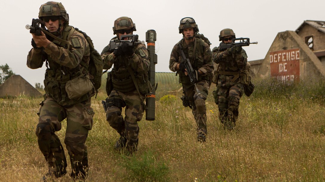 Service members with the French Foreign Legion’s 6th Light Armored Brigade assault an objective during a bilateral seize and capture training exercise on Quartier Colonel de Chabrieres, France, May 29, 2015. U.S. Marines with Special-Purpose Marine Air-Ground Task Force Crisis Response-Africa operated alongside the French infantrymen to further improve interoperability between the two NATO forces as they concurrently deploy their service members to Africa. 