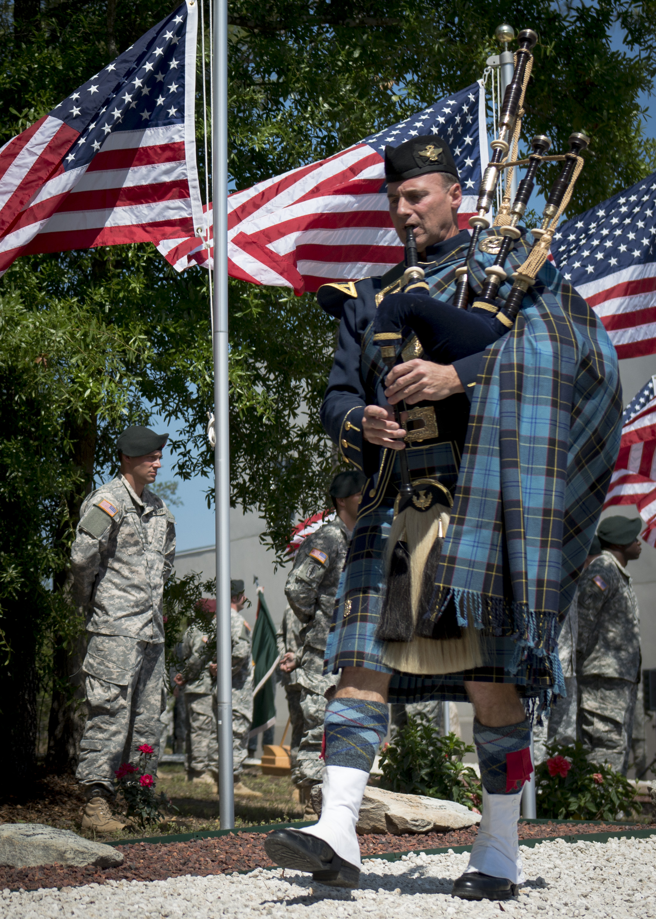Reserve bagpiper plays for Army memorial