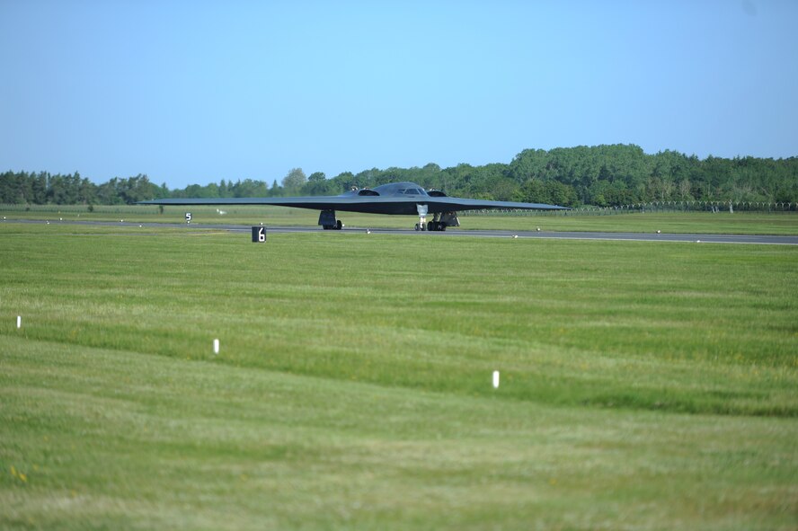 A B-2 Spirit taxis to a hot-pit refueling and engine running crew change after landing at Royal Air Force Fairford, England, June 7, 2015, testing the aircraft, ground crews and aircrews’ abilities to conduct these skills while forward deployed. The B-2 Spirit is a multi-role bomber capable of delivering both conventional and nuclear munitions around the world, as a part of Department of Defense’s strategic bomber capability which can strike anywhere and anytime. (U.S. Air Force photo/Capt. Christopher Mesnard)