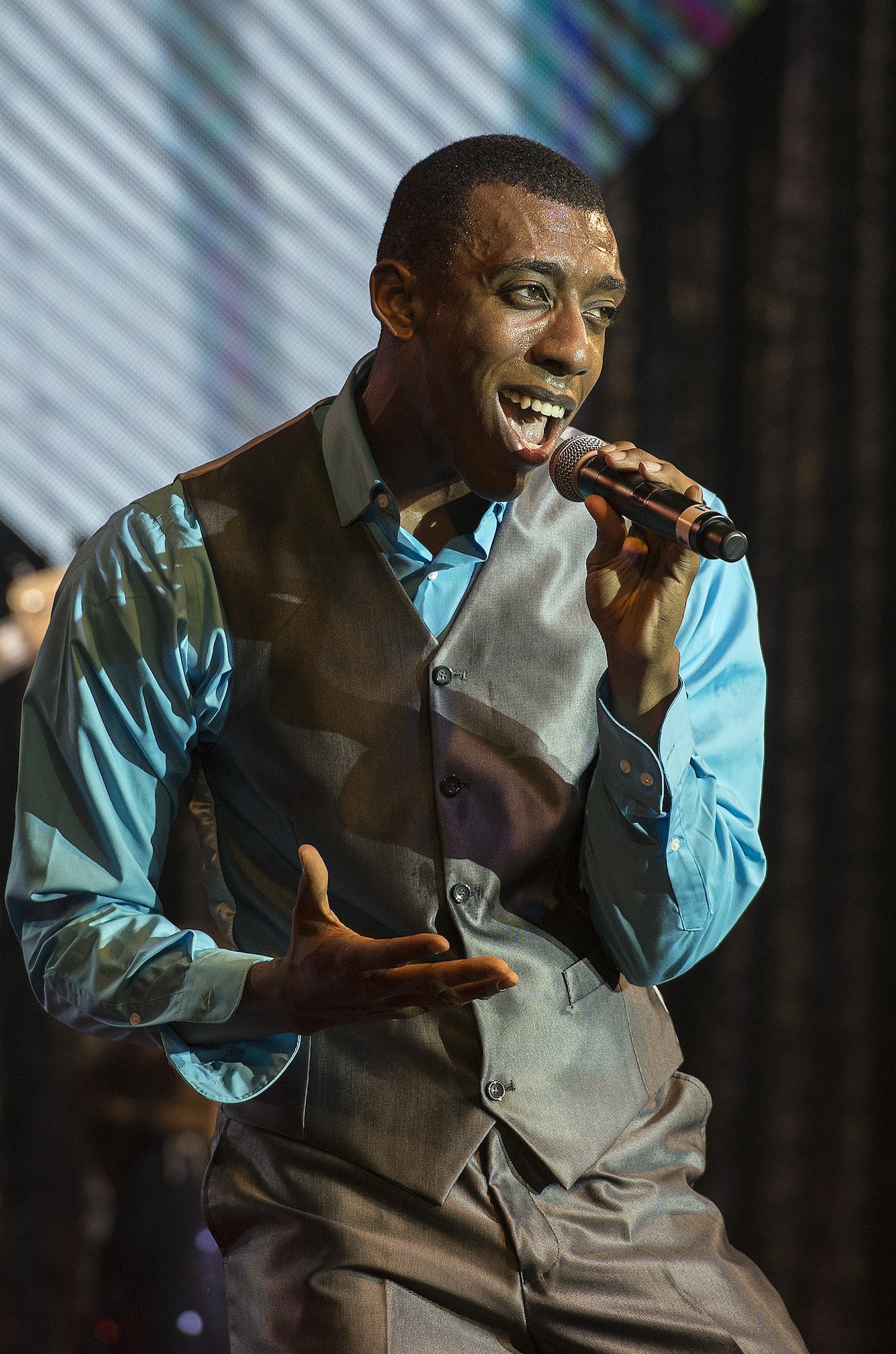 Airman 1st Class Rashaun Carter performs “Thinking Out Loud” by Ed Sheeran, May 29, at the Bob Hope Theater, Joint Base San Antonio-Lackland, Texas. TIB performed a dress rehearsal of its World Tour 2015 for an audience of basic trainees in preparation for its first performance in Fort Walton Beach, Florida, June 6. This year’s world tour will stop at locations all over the globe. (U.S. Air Force photos/Johnny Saldivar/Released)