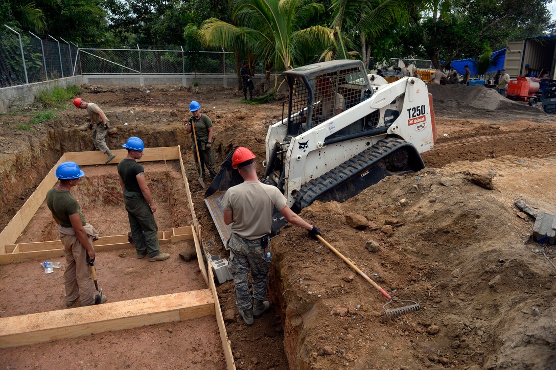 U.S. airmen and Marines prepare the bed for a septic system for a new school house at the Gabriela Mistral primary school site in Ocotes Alto near Trujillo, Honduras, June 5, 2015. 