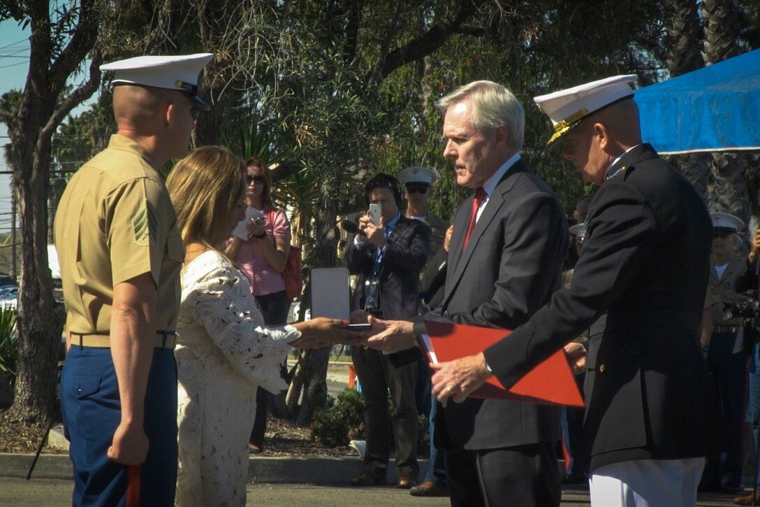 Secretary of the Navy Ray Mabus presents the Navy Cross to Rosa Peralta, the mother of the late Sgt. Rafael Peralta, aboard Camp Pendleton, Calif., June 8, 2015. Sgt. Rafael Peralta was awarded the Navy Cross posthumously after sacrificing his life by absorbing the blast of an enemy grenade and shielding fellow Marines only feet away while serving with Regimental Combat Team 7, 1st Marine Division, in Fallujah, Al Anbar province, Iraq, on Nov. 15, 2004. (U.S. Marine Corps photo by Lance Cpl. James Trevino/Released)