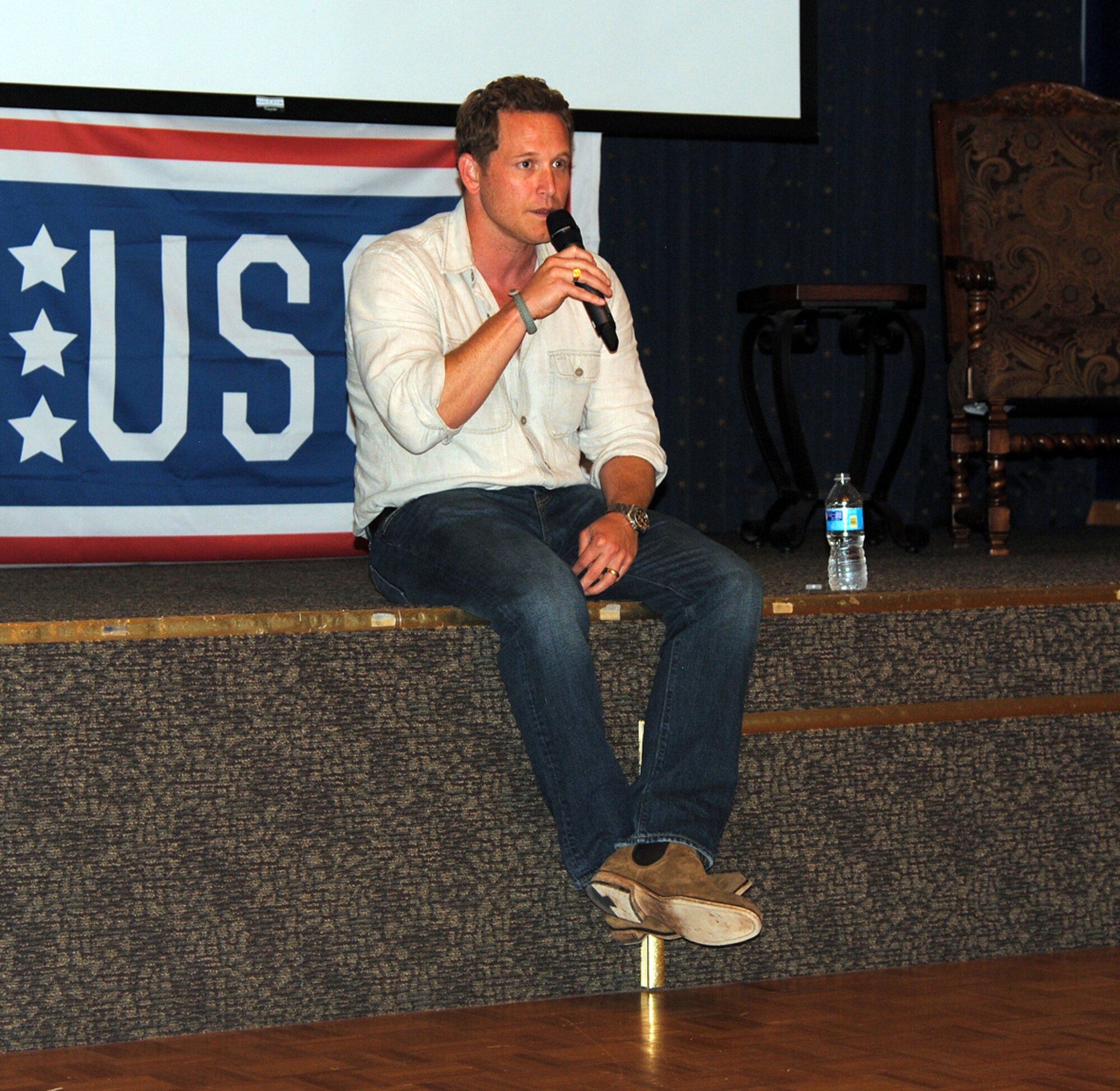 Cole Hauser takes questions from the audience at the Mountain View Club June 3. Hauser made a visit to Kirtland to show support for military members and promote his television show "Rogue." (Photo by Jim Fisher)