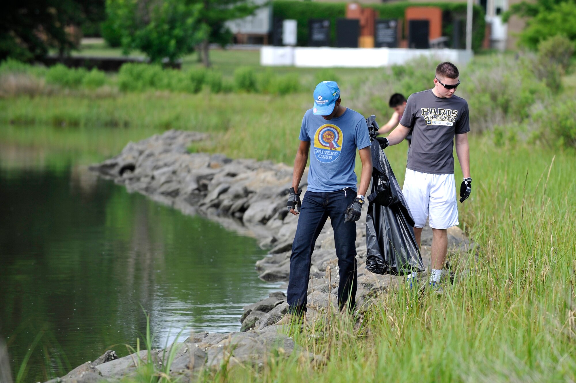 U.S. Air Force Airmen search for trash around Memorial Park during the 27th annual “Clean the Bay Day” at Langley Air Force Base, Va., June 6, 2015. More than 100 volunteers participated to pick up trash along Langley’s coastline. (U.S. Air Force photo by Senior Airman Breonna Veal/ Released)