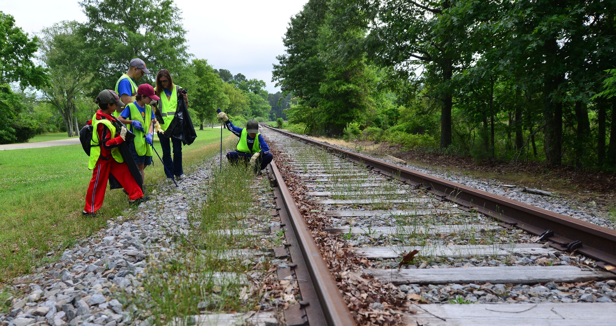 Members of Cub Scout troop 143 and their family participate in Clean the Bay Day at Fort Eustis, Va., June 6, 2015. Clean the Bay Day is a Virginia-wide initiative to conserve natural habits in and along the bay. (U.S. Air Force photo by Staff Sgt. Natasha Stannard/Released)