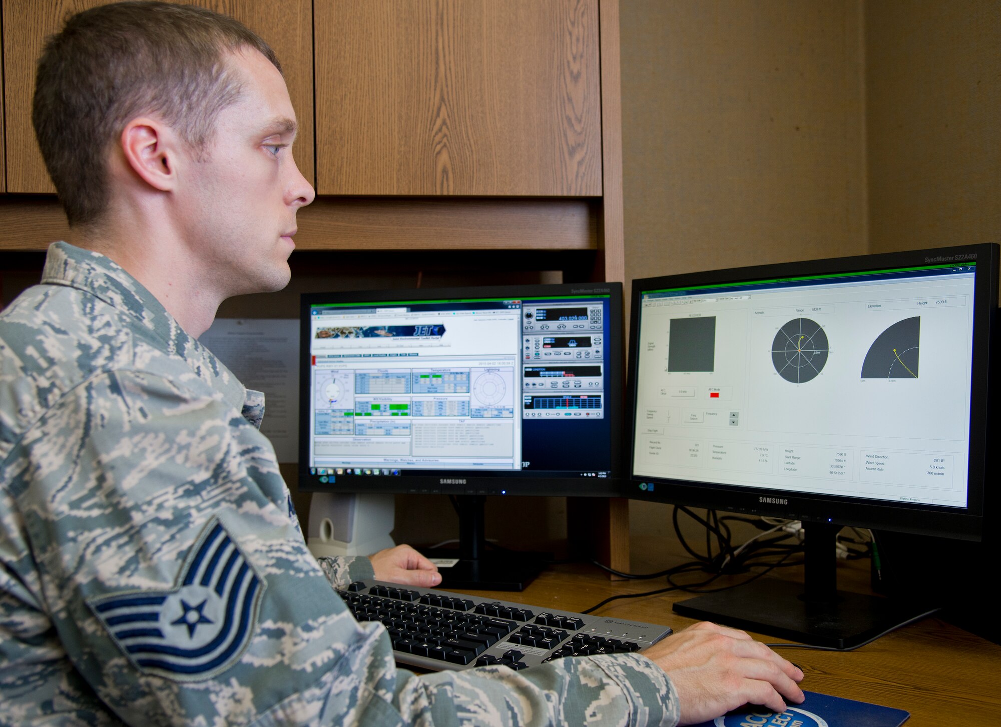 Tech. Sgt. Nathan Halvorson, 96th Weather Flight, monitors a weather balloon’s progress on a computer at Eglin Air Force Base, Fla.  (U.S. Air Force photo/Samuel King Jr.)