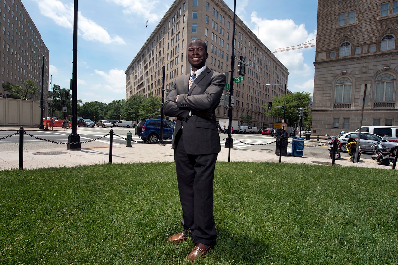 Retired Army Capt. Will Reynolds stands for a portrait near his office in Washington, D.C., May 26, 2015. Reynolds is an athlete and a disabled veteran who works at the Department of Veterans Affairs to help all his fellow veterans. DoD photo by EJ Hersom