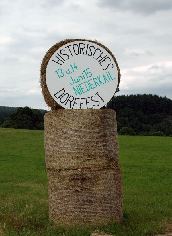 This sign, mounted on straw piles when entering the community of Binsfeld points out the Niederkail historical village festival for June 13-14, 2015. Many activities to include medieval demonstrations, children’s entertainment and food are planned for the weekend. Entertainment highlights include concerts by the U.S. Air Forces in Europe Band “Touch’n Go” at 2:30 p.m. and the Spangdahlem Air Base “Out of Duty” band at 7:30 p.m. on Sunday, July 14. (Courtesy photo)