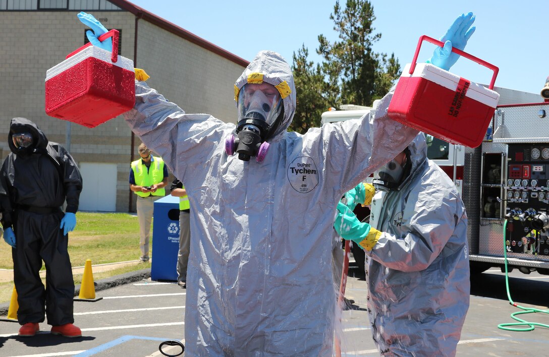 The Camp Pendleton Fire Department, the San Diego County Environmental Health Department and the U.S. Army’s 9th Civil Support Team conducted a hazardous materials exercise at the Paige Fieldhouse here, June 15.
The exercise was conducted in conjunction with Semper Durus, a full-scale base Force Protection exercise from June 15 – 19. Semper Durus is a regional command post exercise and is comprised of a series of field training scenarios designed to improve regional command and control, enhance interagency coordination, and improve installation capabilities to respond to, and recover from, a crisis event and validate the installation mission assurance all-hazard plan.
