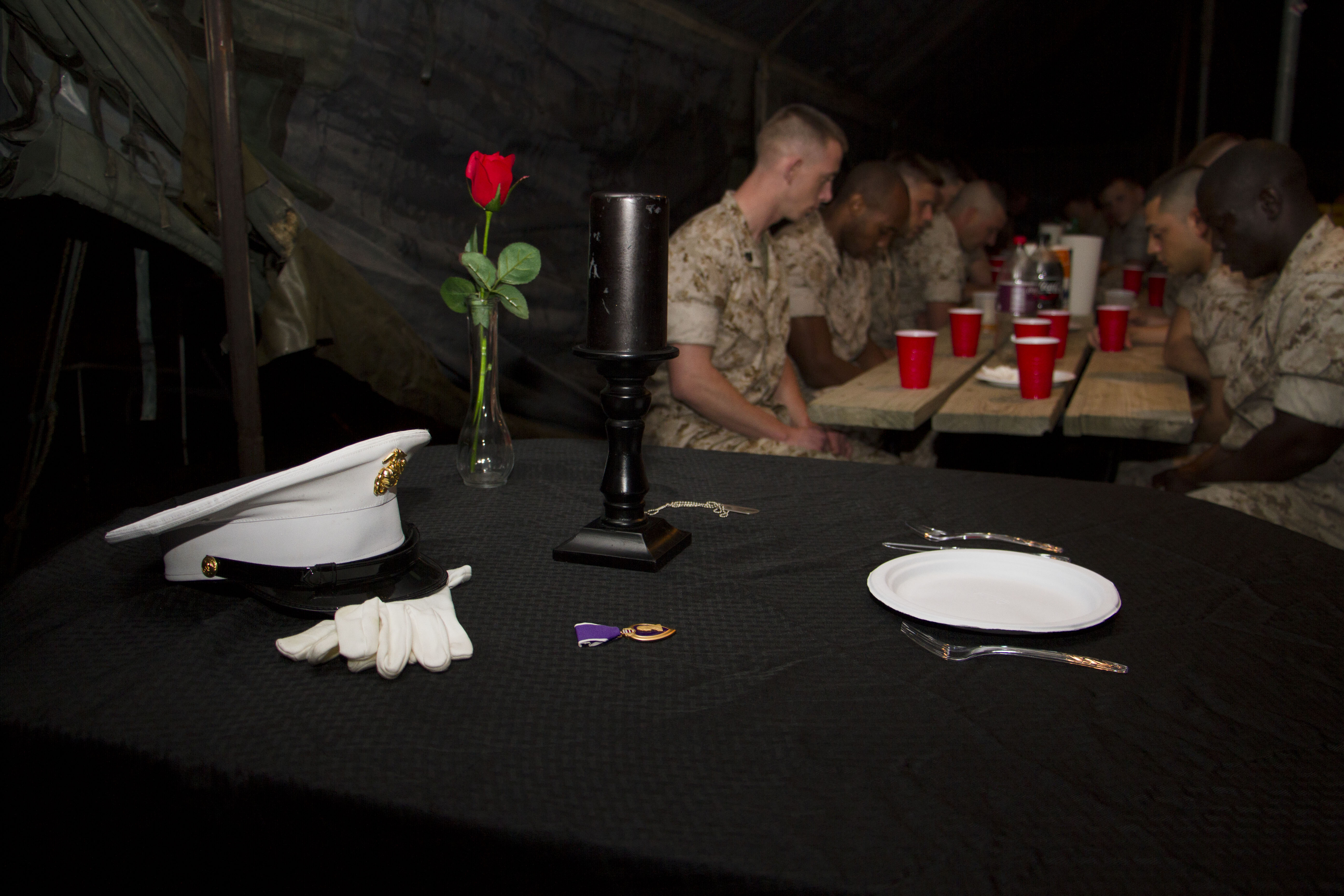 Fallen Comrade Table Marine Corps | Brokeasshome.com