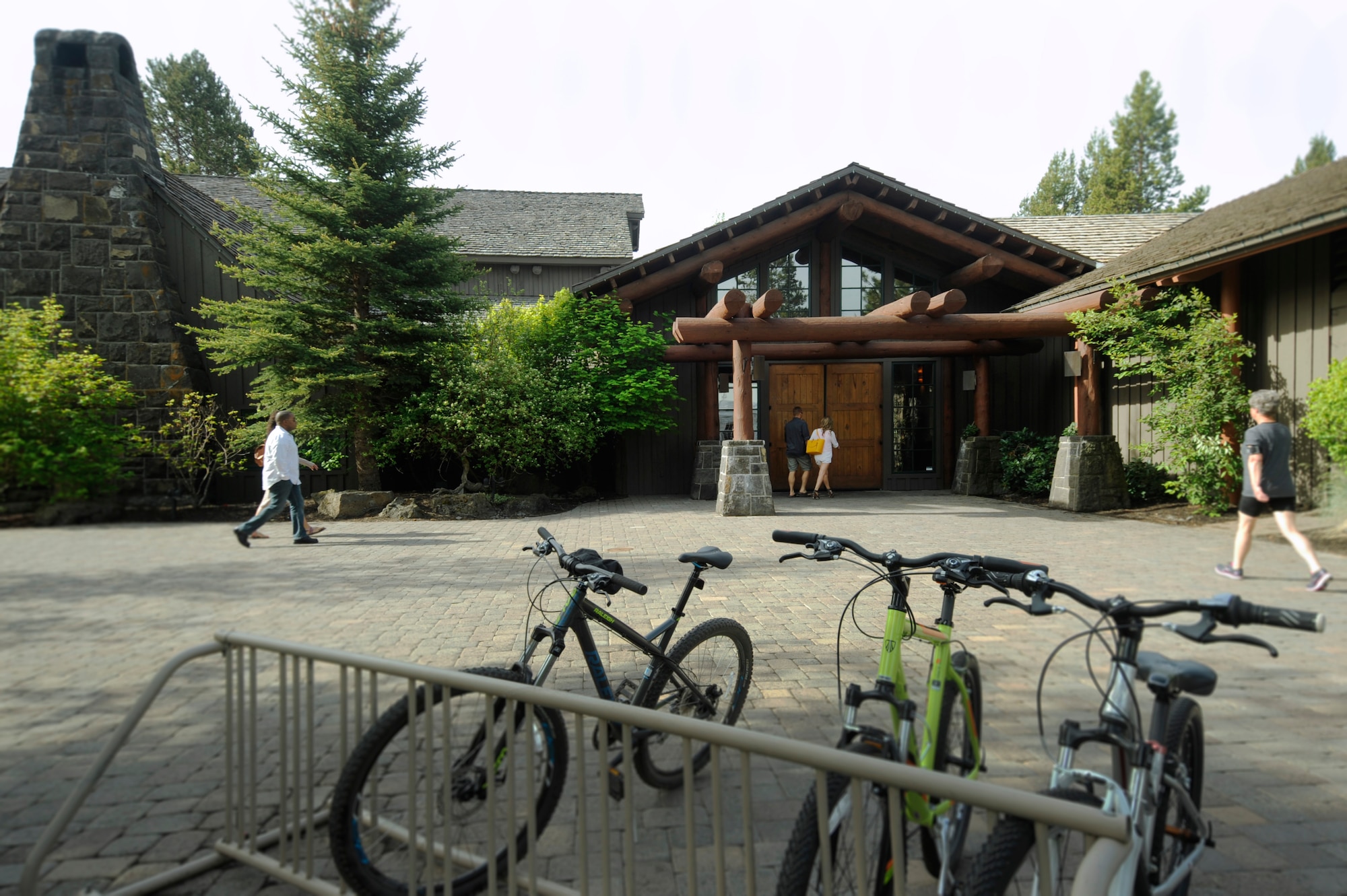 Airman and families arrive for the final day of the Yellow Ribbon event, May 31, 2015 at the Great Hall, Sunriver Resort, Bend, Ore. (U.S. Air National Guard photo by Tech. Sgt. John Hughel, 142nd Fighter Wing Public Affairs /Released)