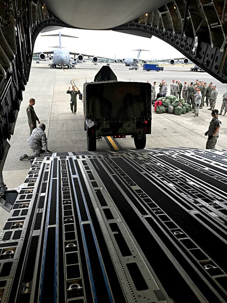 Team members from the 86th Aerial Port Squadron practice an engine running onload on a C-17 Globemaster III June 11 at McChord Field. (Air Force Reserve photo by Master Sgt. Greg Tanner)