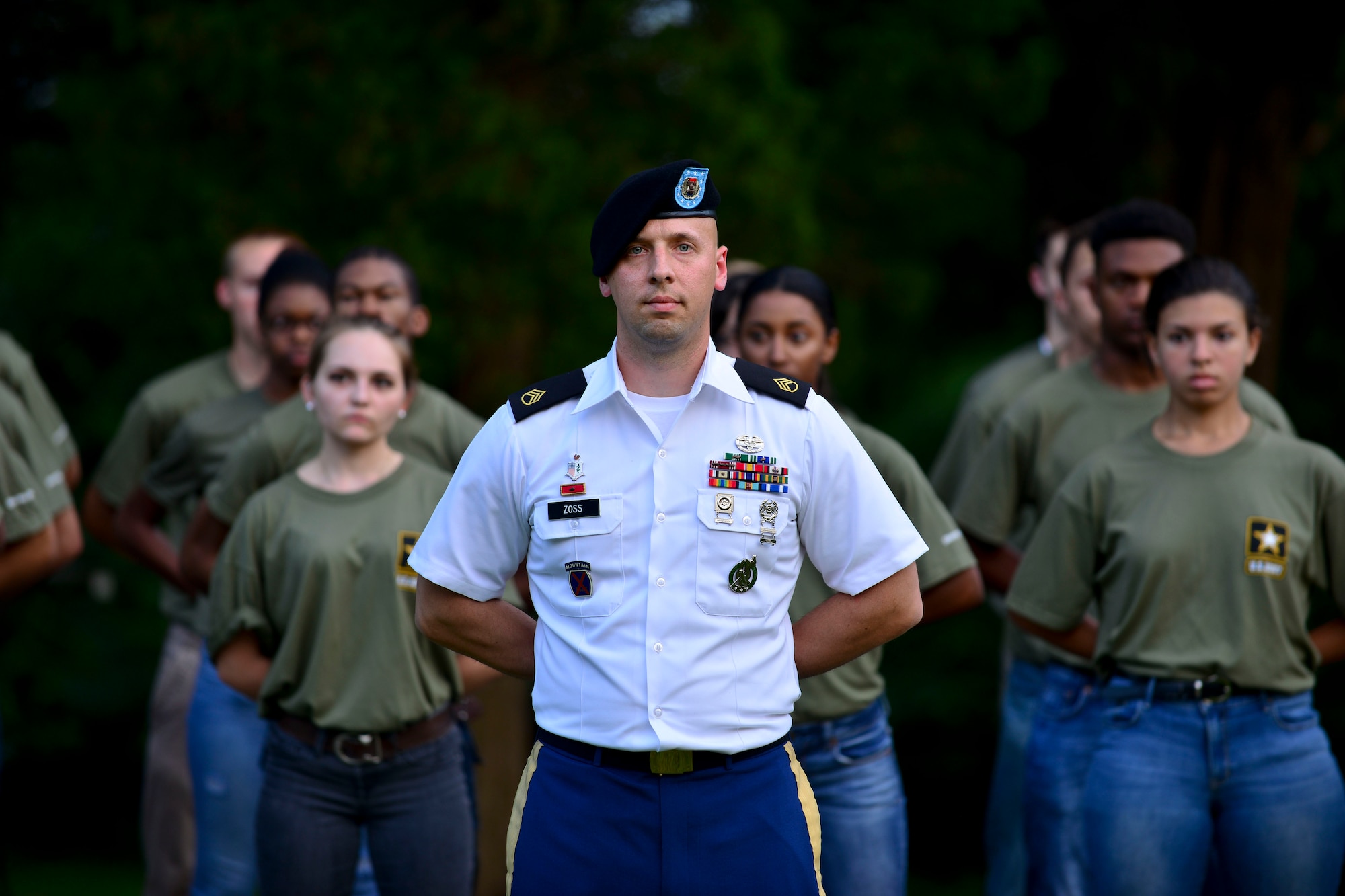 U.S. Army Staff Sgt. Travis Zoss, 1st Recruiting Brigade, Richmond Battalion recruiter, commands U.S. Army recruits during their oath of enlistment at Fort Eustis, Va., June 12, 2015.  The future Soldiers took the oath as part of Fort Eustis’ 240th Army Birthday celebration. (U.S. Air Force photo by Staff Sgt. Natasha Stannard)