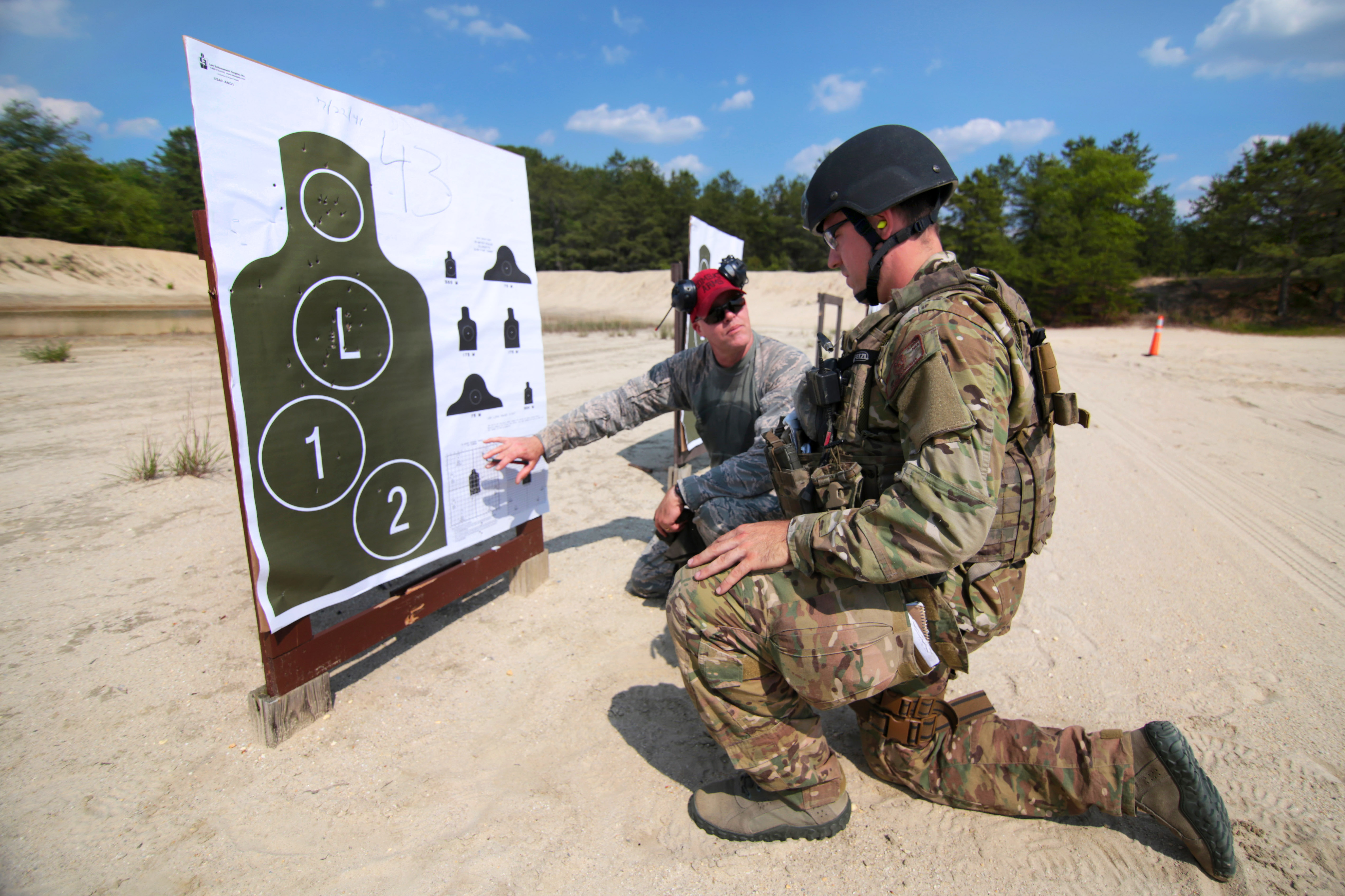 Air Force Staff Sgt Sean Scott Left Grades A Target During M4 Carbine Zero Firing On