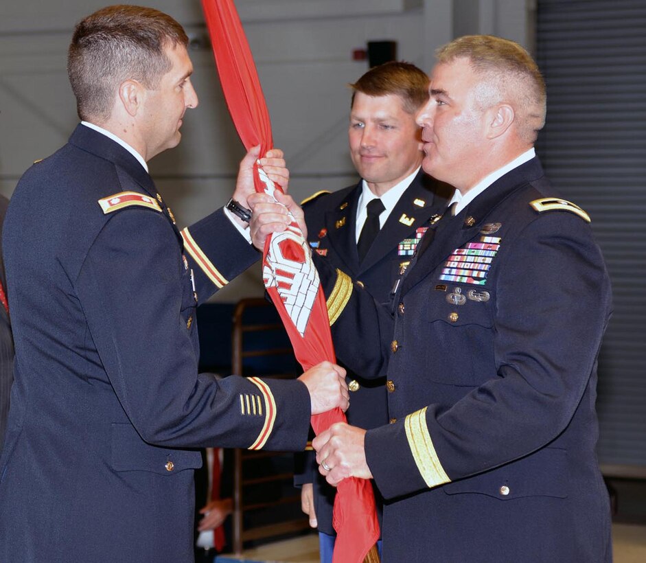 NASHVILLE, Tenn. (June 16, 2015) – Lt. Col. Stephen F. Murphy took command of the U.S. Army Corps of Engineers Nashville District during a change of command ceremony today at the Tennessee National Guard Armory. He becomes the 64th commander in the district’s 127 year history.