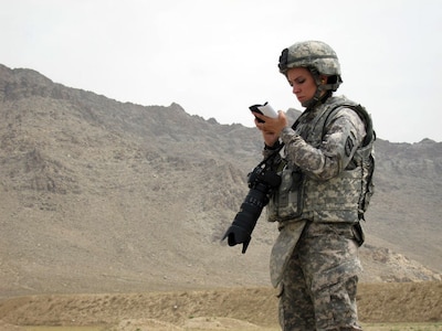 Army National Guard journalist Sgt. Rebecca Linder, of the 196th Maneuver
Enhancement Brigade, South Dakota Army National Guard, makes notes during a
mission Sept. 29, 2010, in Kabul, Afghanistan.