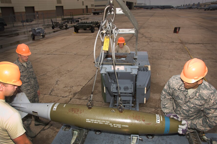 U.S. Air Force students in the 363rd Training Squadron’s Munitions Apprentice Course transfer an MK82 500-pound bomb using an MJ-1 Jammer to a munitions trailer, readying it for the flight line June 17, 2015 at Sheppard Air Force Base, Texas. This assembly process is to replicate a deployed location. (U.S. Air Force photo by Danny Webb/Released)