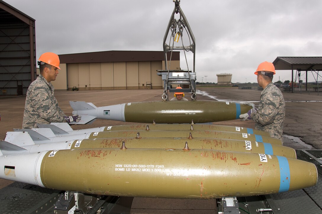 U.S. Air Force students in the 363rd Training Squadron’s Munitions Apprentice Course transfer an MK82 500-pound bomb using an MJ-1 Jammer to a munitions trailer, readying it for the flight line June 17, 2015 at Sheppard Air Force Base, Texas. This assembly process is to replicate a deployed location. (U.S. Air Force photo by Danny Webb/Released)