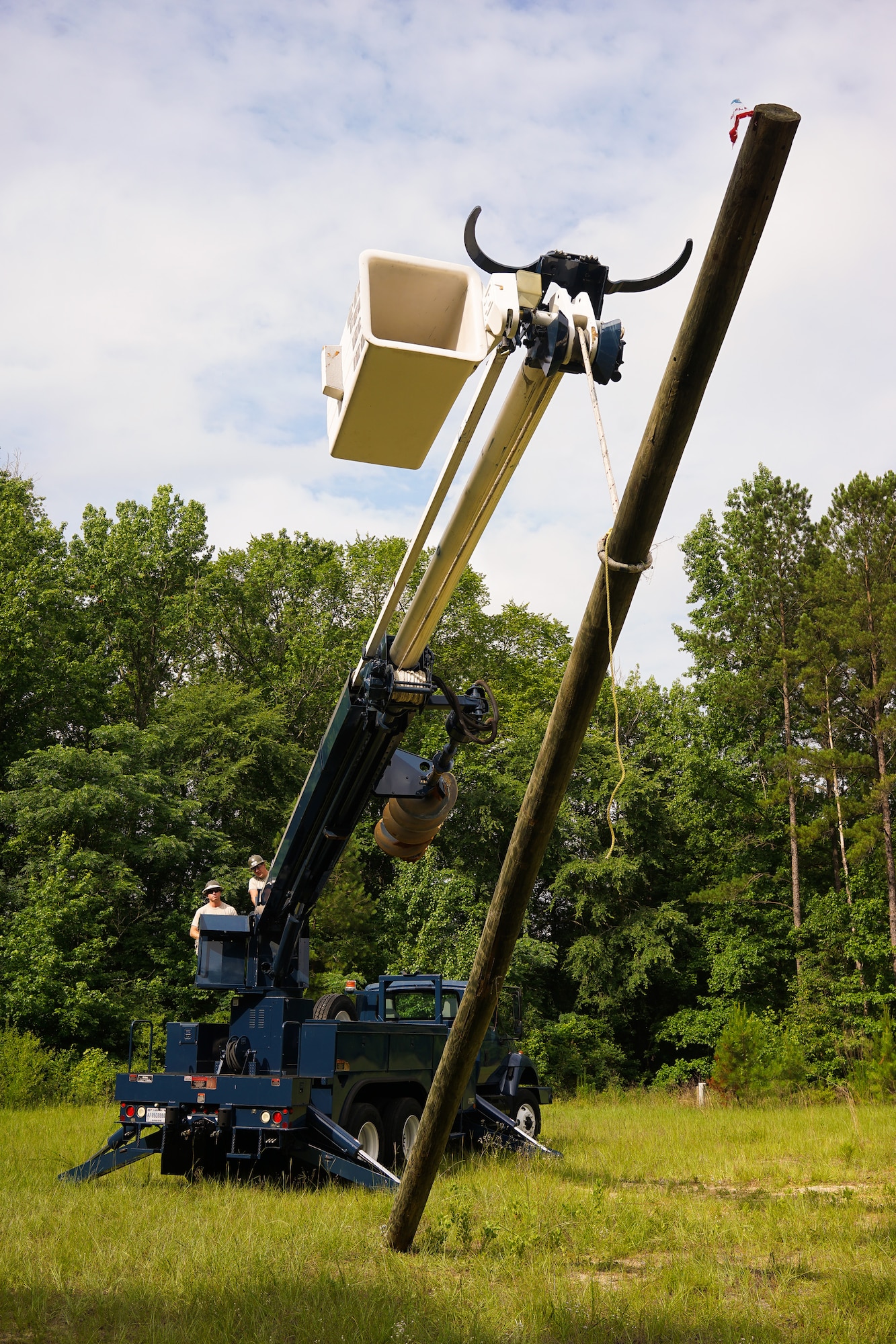 U.S. Airmen with the 202nd Engineering Installation Squadron (EIS), Georgia Air National Guard, lift a telephone pole using a medium-profile truck during weeklong training exercise at Robins Air Force Base, Ga., June 11, 2015. More than 80 Airmen were certified in career-field tasks crucial to the unit’s deployed and homeland missions. The 202nd EIS supports the 116th Air Control Wing and is responsible for the fixed-communications infrastructures for 27 other locations, including the 165th Airlift Wing in Savannah, Georgia, and Air National Guard units in Puerto Rico and the U.S. Virgin Islands. (U.S. Air National Guard photo by Senior Master Sgt. Roger Parsons/Released)