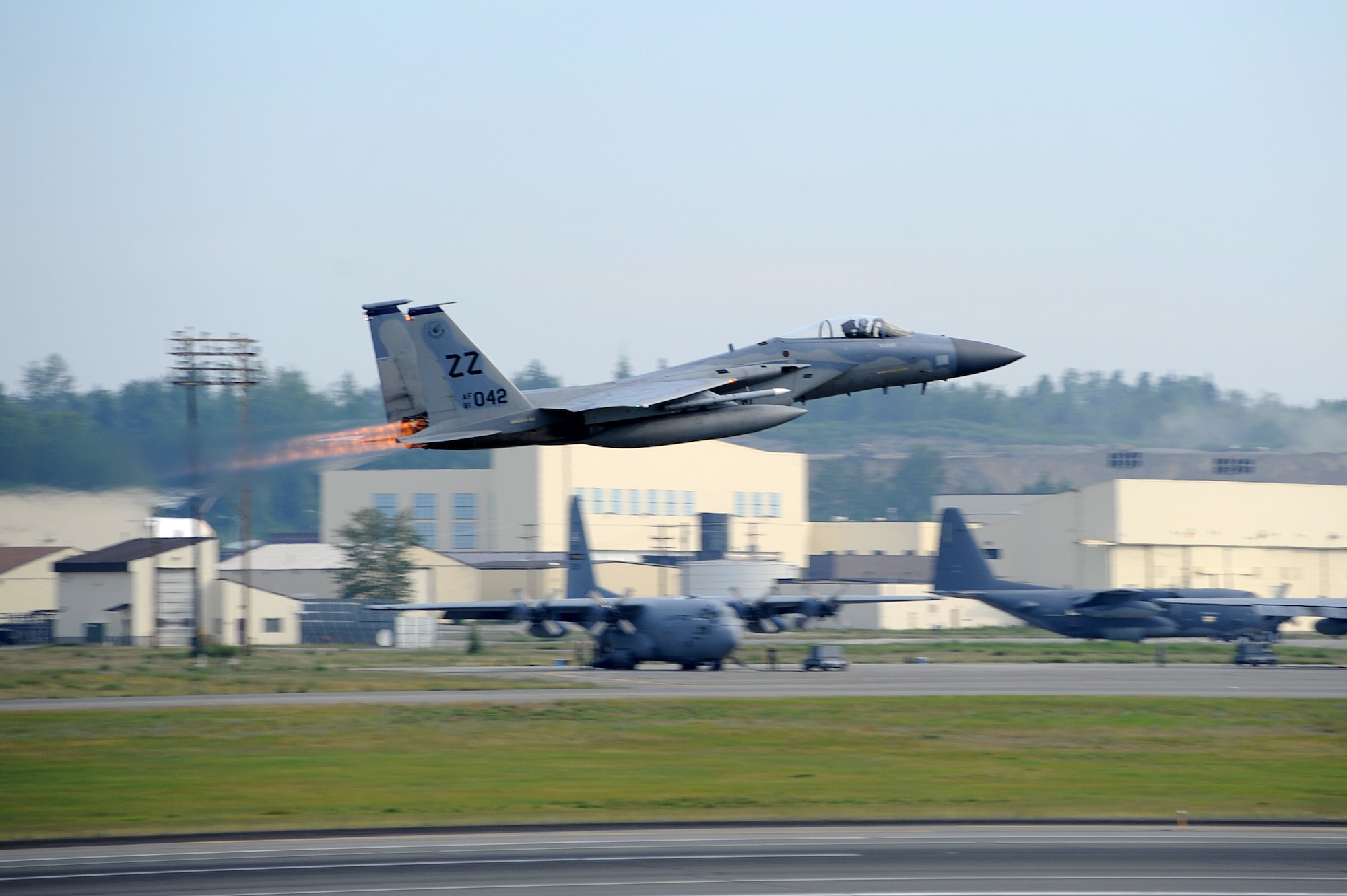 A U.S. Air Force F-15C Eagle from the 67th Fighter Squadron at Kadena Air Base takes off during Exercise Northern Edge from Joint Base Elmendorf-Richardson, June 16, 2015.Northern Edge 2015 is Alaska’s premier joint training exercise designed to practice operations, techniques and procedures as well as enhance interoperability among the services. Thousands of participants from all the services, Airmen, Soldiers, Sailors, Marines and Coast Guardsmen from active duty, Reserve and National Guard units are involved. (U.S. Air Force photo/Staff Sgt. William Banton)‪