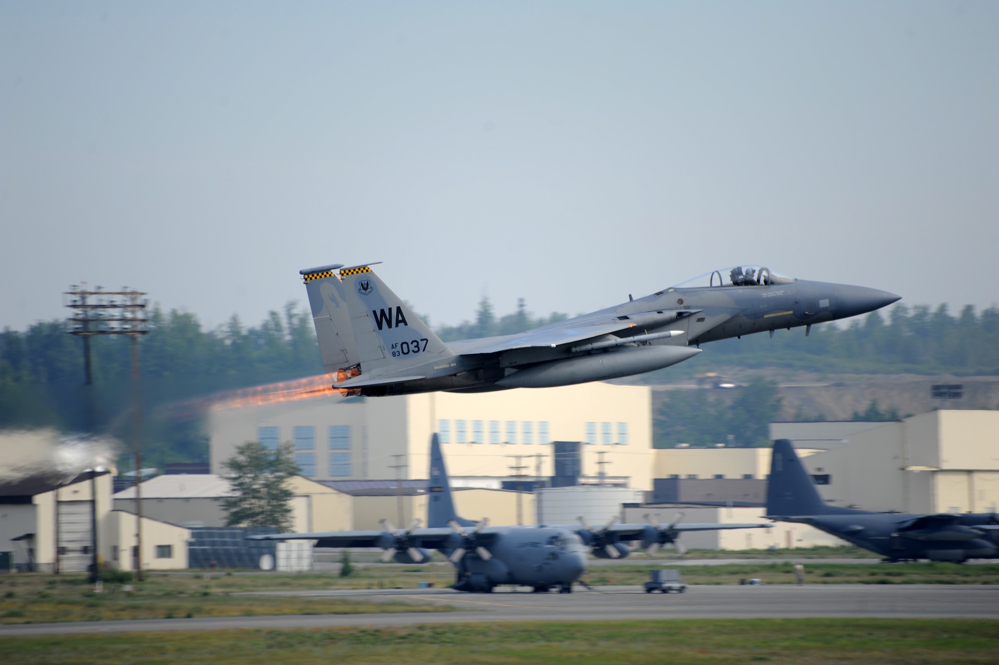 A U.S. Air Force F-15C Eagle takes off during Exercise Northern Edge from Joint Base Elmendorf-Richardson, June 16, 2015. Northern Edge 2015 is Alaska’s premier joint training exercise designed to practice operations, techniques and procedures as well as enhance interoperability among the services. Thousands of participants from all the services; from active duty, Reserve and National Guard units are involved. (U.S. Air Force photo/Staff Sgt. William Banton)‪