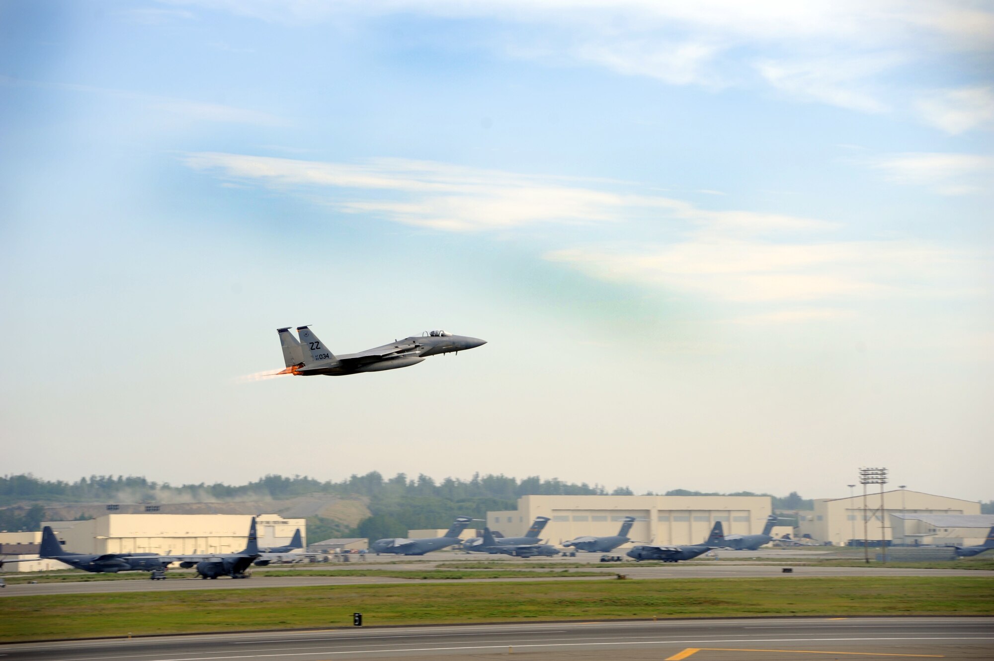 A U.S. Air Force F-15C Eagle from the 67th Fighter Squadron at Kadena Air Base takes off during Exercise Northern Edge from Joint Base Elmendorf-Richardson, June 16, 2015. Northern Edge 2015 is Alaska’s premier joint training exercise designed to practice operations, techniques and procedures as well as enhance interoperability among the services. Thousands of participants from all the services, from active duty, Reserve and National Guard units, are involved. (U.S. Air Force photo/Staff Sgt. William Banton)‪