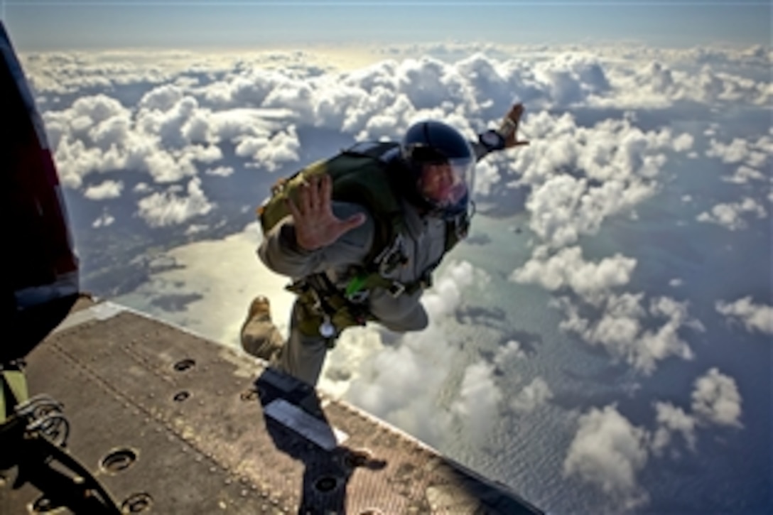 Marine Corps Gunnery Sgt. Eddie Myers parachutes from a UH-1Y Venom helicopter during airborne insertion training on Marine Corps Air Station Kaneohe Bay, Hawaii, June 10, 2015. Myers is a parachute safety officer assigned to Detachment 4th Force Reconnaissance Company.
