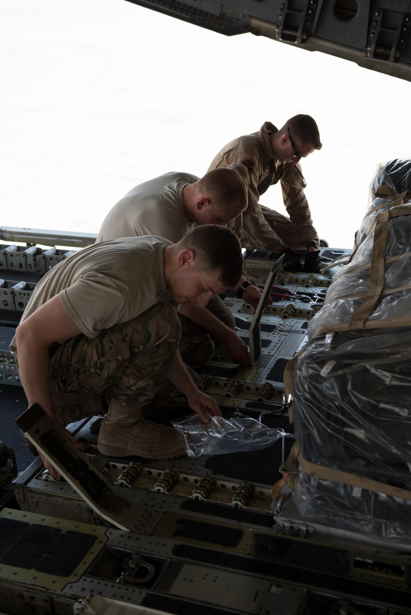 U.S. Air Force Staff Sgt. David Richman, right, 816th Expeditionary Airlift Squadron load masterworks with Airmen assigned to the 8th Expeditionary Air Mobility Squadron to repair a C-17 Globemaster III aircraft at Bagram Airfield, Afghanistan, June 19, 2015. 8th EAMS provide the C-5 and C-17 maintenance needed to keep the strategic airlift mission in Afghanistan going. (U.S. Air Force photo by Tech. Sgt. Joseph Swafford/Released)
