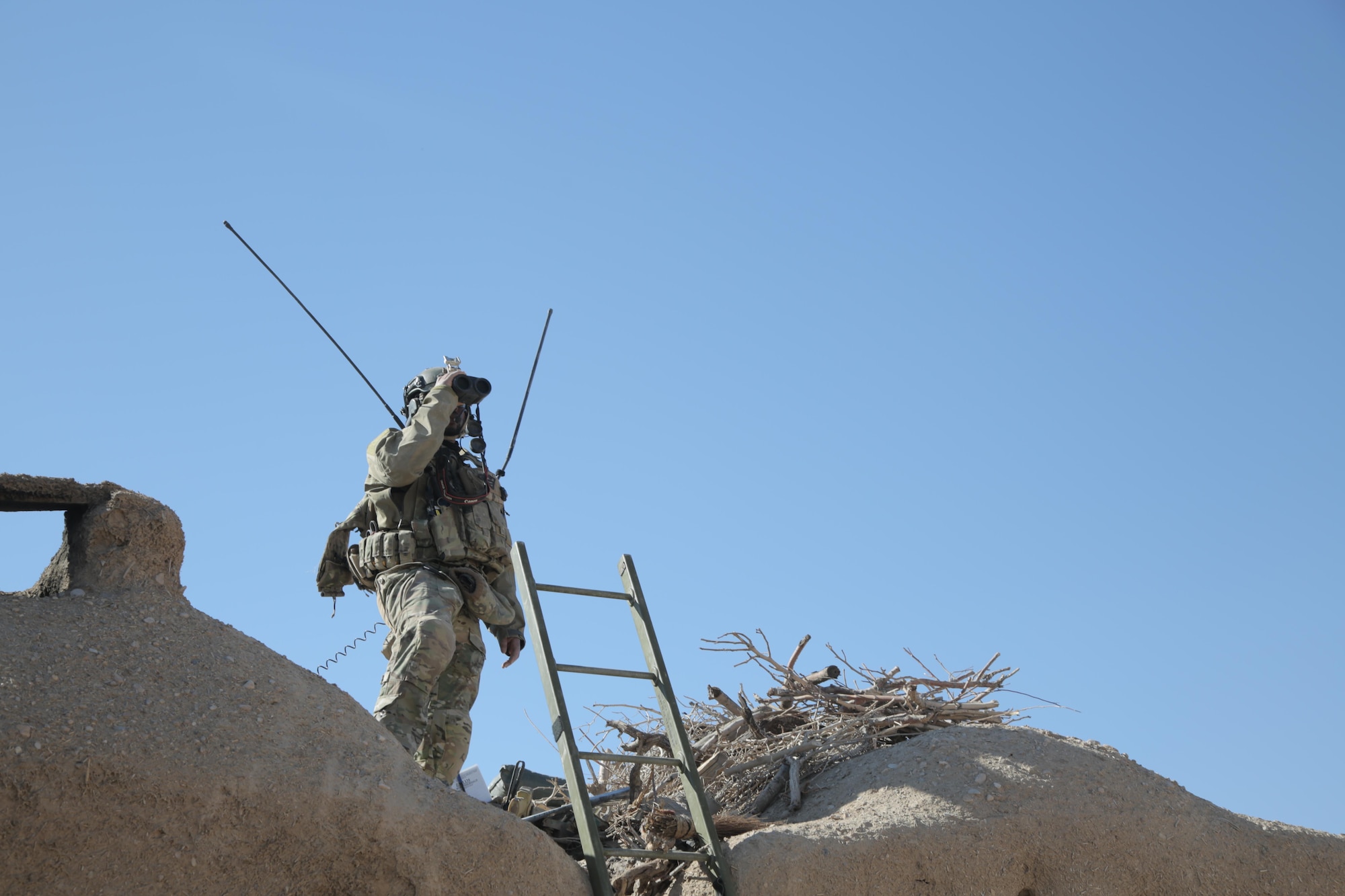 A combat controller, deployed with a U.S. Army Special Forces team in Afghanistan, searches for targets to provide close air support during an engagement with insurgents. A special tactics combat controller integrates air power into ground special operations for mission success, deploying into forward hostile areas to control offensive airstrike operations (also known as joint terminal attack control), as well as establish assault zones and provide air traffic control capability. (U.S. Air Force photo)