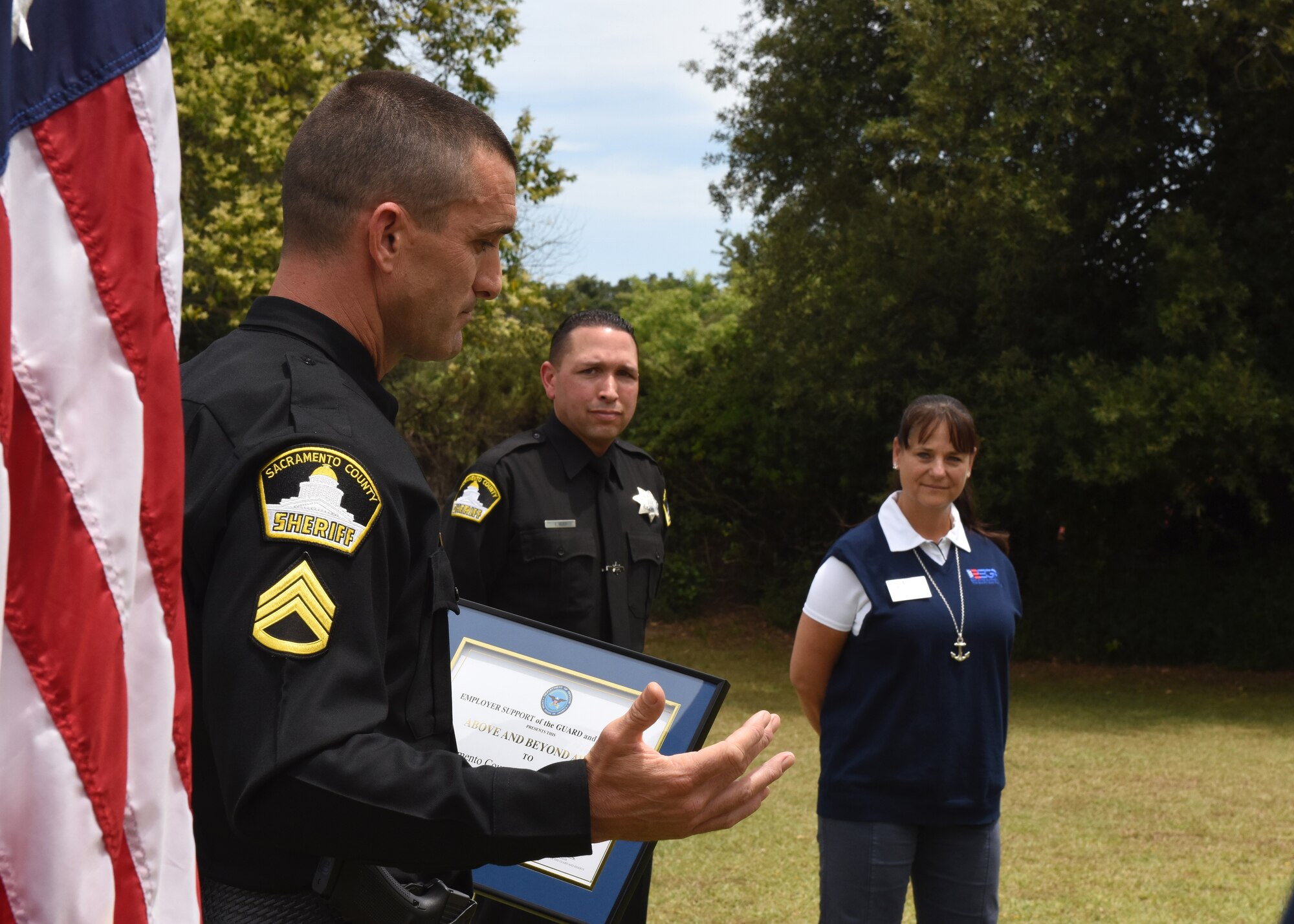 Af Reservist Honors Sheriff Supervisor For Dedicated Service > 940Th Air  Refueling Wing > Article View