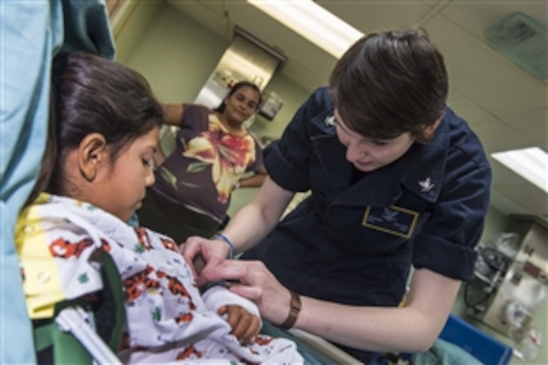 U.S. Navy Petty Officer 3rd Class Amanda Walker takes a Salvadoran patient's vitals on the Military Sealift Command hospital ship USNS Comfort during Continuing Promise 2015 in Acajutla, El Salvador, June 21, 2015. During the event, service members conduct civil-military operations, providing humanitarian-civil assistance, subject matter expert exchanges, and medical, dental, veterinary and engineering support.