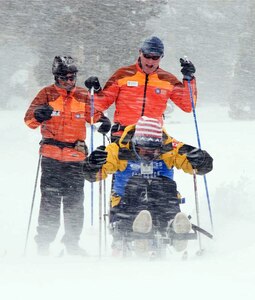 Dennis Hooper, a retired Army Soldier and Wounded Warrior biathlete,
sit-skis toward the finish line of the Mammoth Winter Biathlon on March 26
in Mammoth Lakes, Calif. Fifteen National Guard biathletes assisted at the
event, which marked the first time Guard athletes were sent to an event
primarily to support a Wounded Warrior competition.