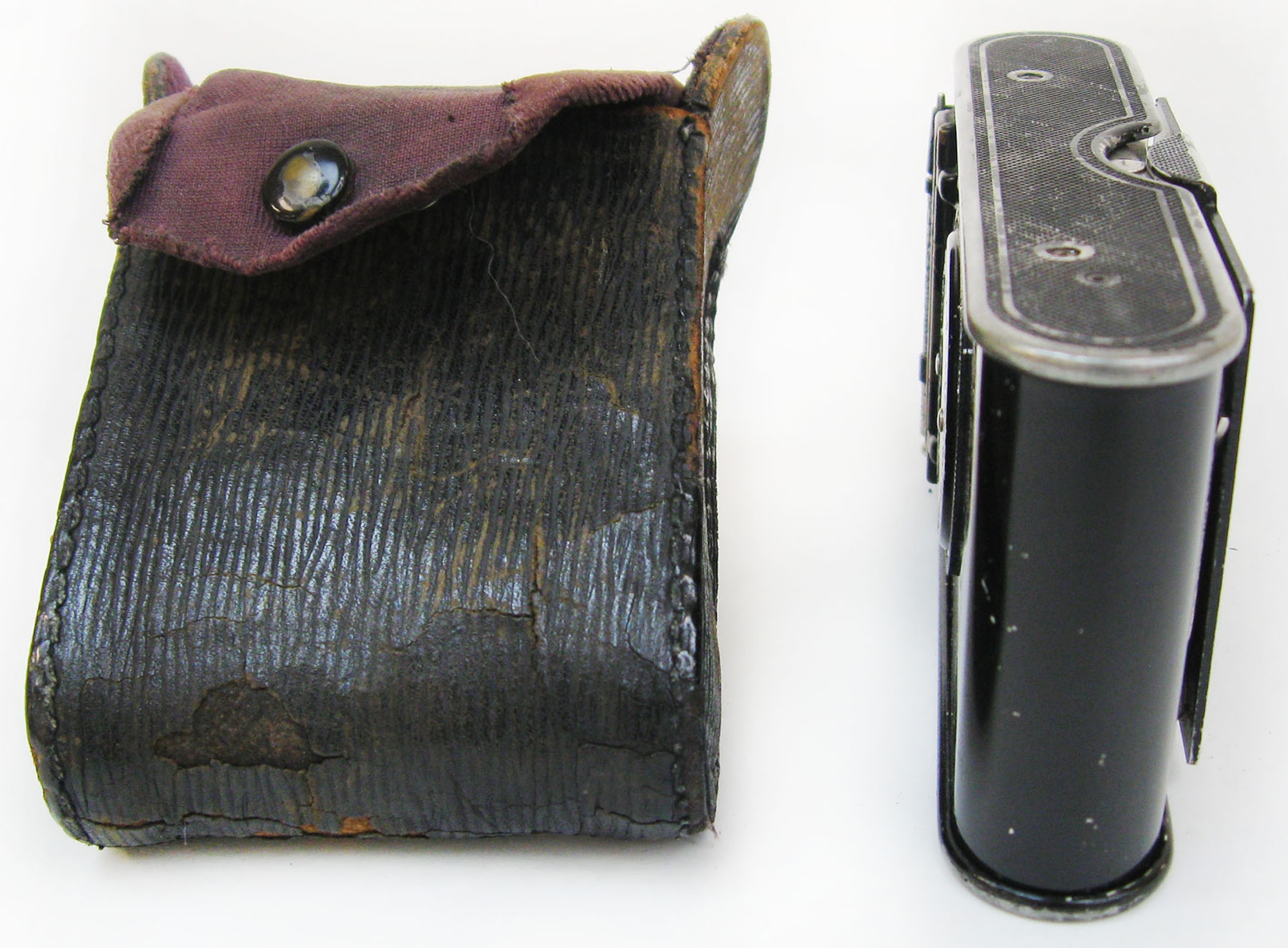 This is a folding style camera that, when not extended for use, can be carried in one’s jacket or vest pocket. Kodak advertised this vest pocket camera as “the soldier’s camera” during World War I. It was one of the most popular and best-selling cameras bought and used during the war and into the 1920s. (U.S. Air Force photo)