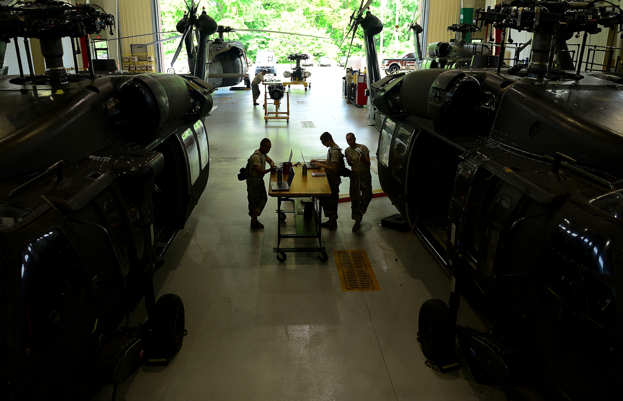 U.S. Army 128th Aviation Brigade Advanced Individual Training students, set up tools and equipment at Fort Eustis, Va., June 18, 2015. All AIT students must organize their work place before each day’s assignments in order to track equipment and tasks. (U.S. Air Force photo by Senior Airman Kimberly Nagle/Released)