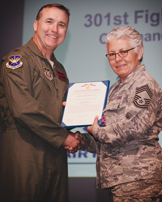 Commander Holds June Wing Calls 301st Fighter Wing Article Display El toro melon ‏ @anthony8593 22 maya. 301st fighter wing