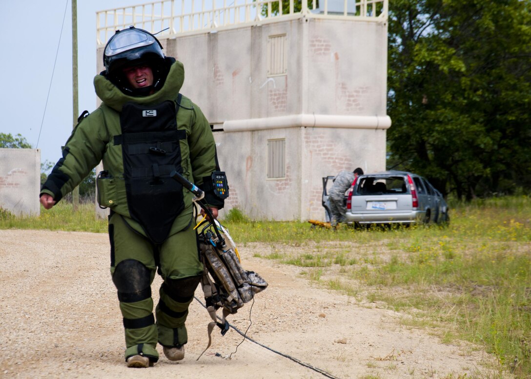 Master Sgt. Shawn Lundgren, 446th Civil Engineer Squadron explosive ordnance disposal technician from Joint Base Lewis-McChord, Washington, walks back to safety after dismantling a simulated improvised explosive device during the Patriot Warrior exercise at Fort McCoy, Wis., June 21, 2015. Patriot Warrior is a joint exercise designed to demonstrate contingency deployment training ranging from bare base buildup to full operational capabilities. More than 6,000 members from the U.S. service branches and their Reserve components, including Air Force, Army, and Navy participated alongside British and Canadian forces. (U.S. Air Force Reserve photo by Senior Airman Daniel Liddicoet)
