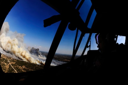 Air Force Lt. Col. Greg Ervin, 115th Airlift
Squadron, California Air National Guard, surveys the Oasis wildfire as they
prepare to dispense fire retardant to assist firefighting efforts in West
Texas, April 26, 2011. Ervin is a C-130J Hercules pilot and is
trained to fly with the Modular Airborne Firefighting System installed in
order to aid in the firefighting efforts.